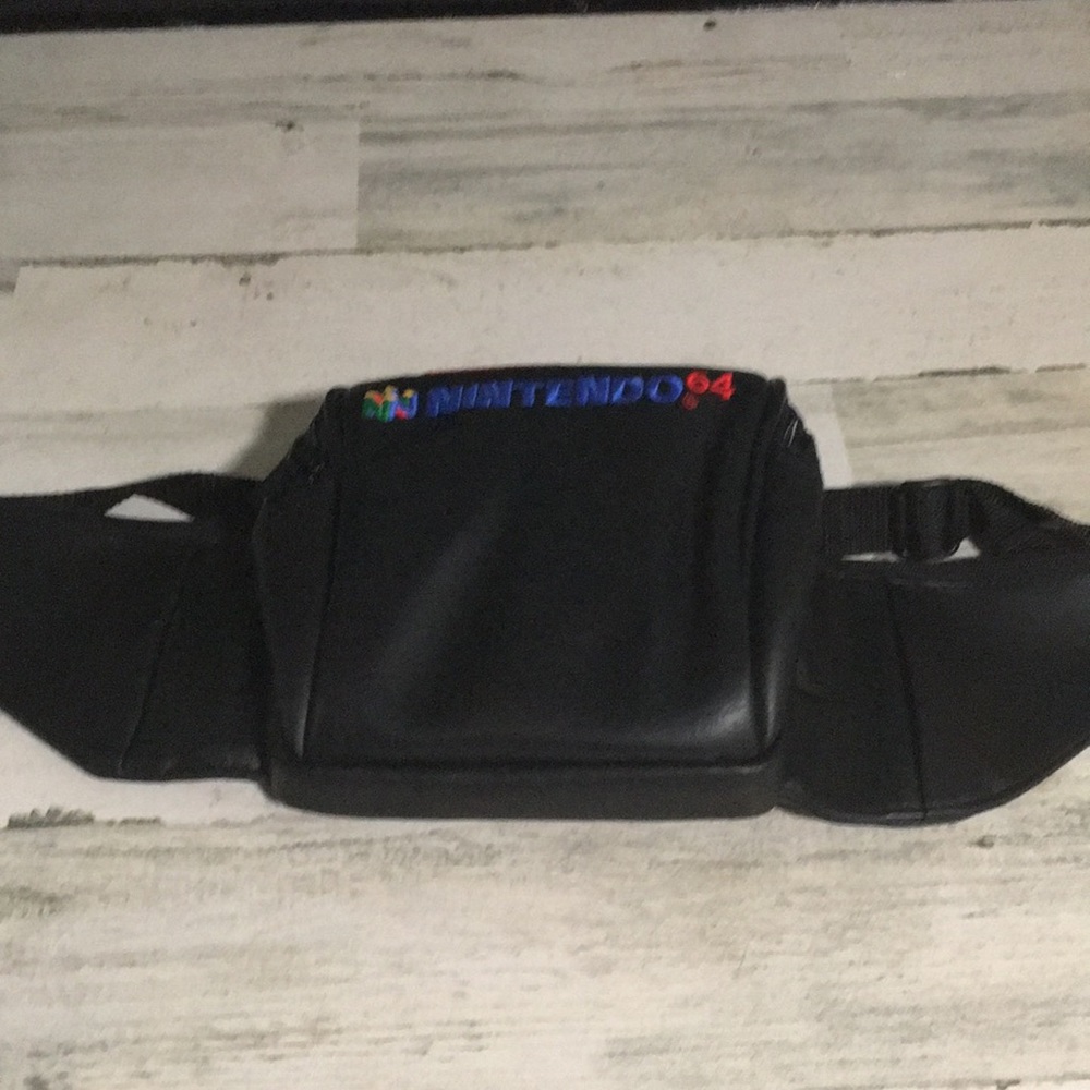 Nintendo 64 black Fanny pack w/2large 2small zippered pockets w/adjustable belt - Picture 2 of 7
